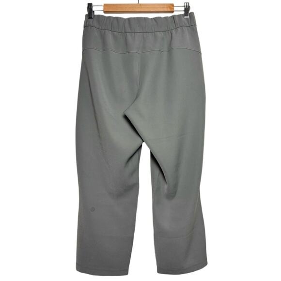Lululemon On the Fly Crop *Woven 23" In Carbon Dust
Women's size 6 relaxed fit - Picture 2 of 16